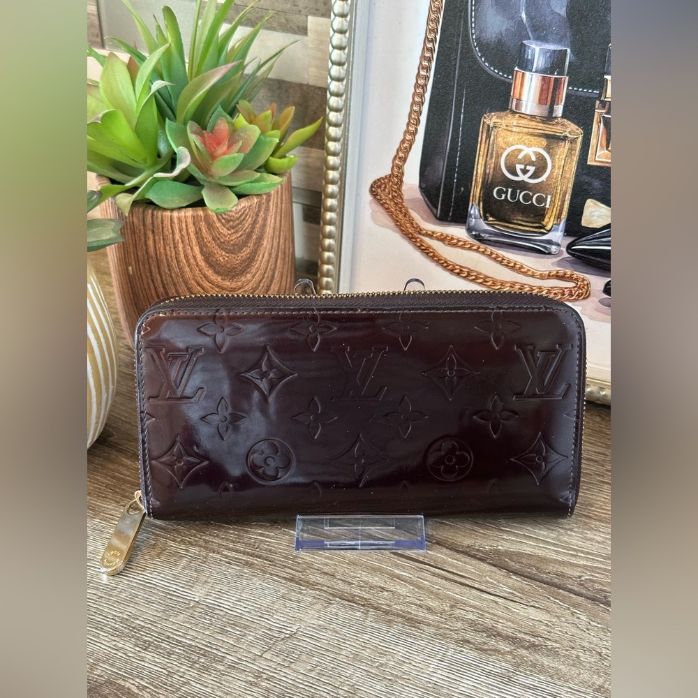 Louis Vuitton Amarante Monogram Vernis Leather Zipper Wallet